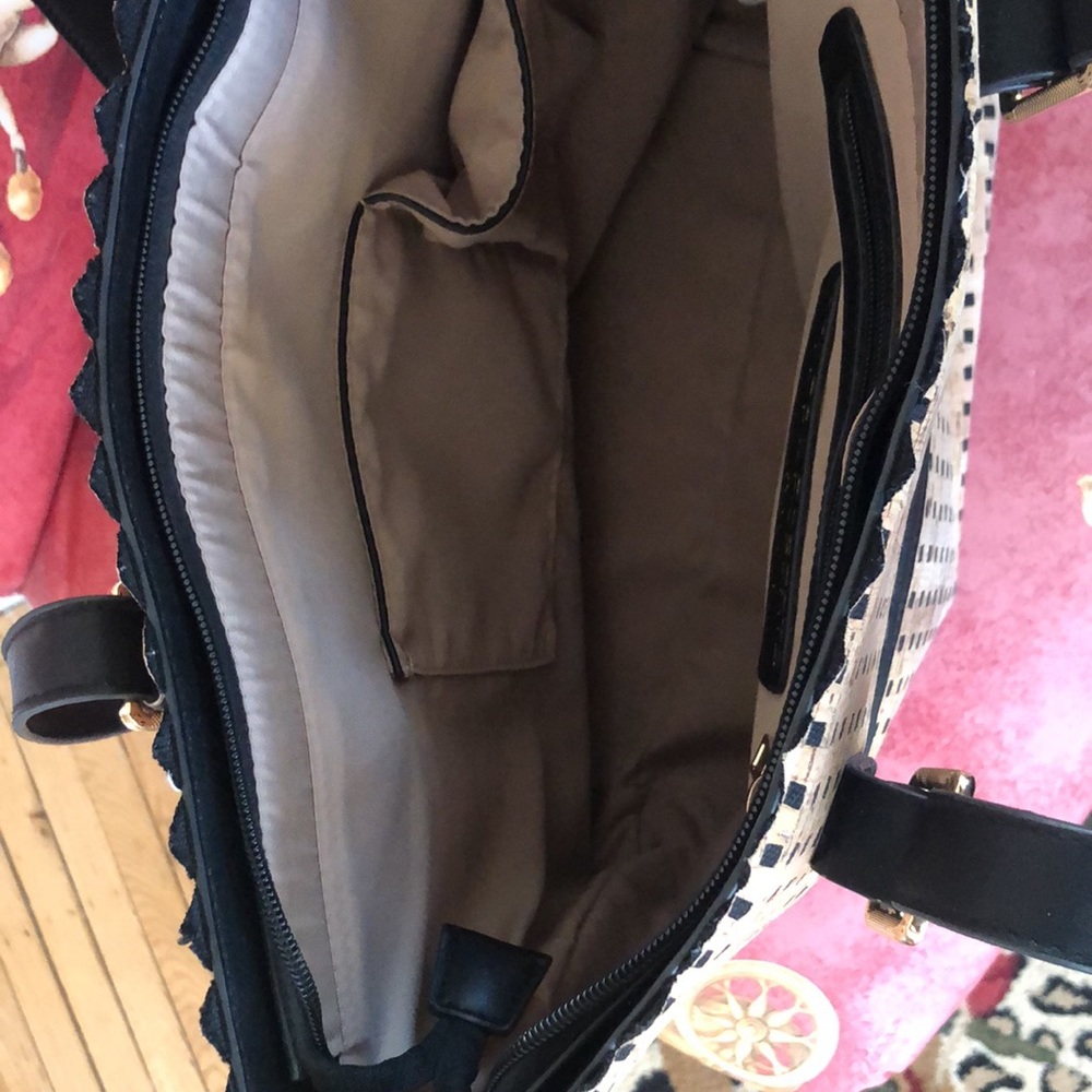 Sondra Roberts Hand Bag - Picture 5 of 7